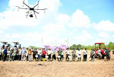 Hadiri Tanam Padi dengan Drone ,  Danrem 044/Gapo Dorong Ketahanan Pangan