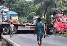 Truk Muatan Besi Terbalik di Jalintim Muba, Dua Mobil Tertimpa dan Macet Puluhan Kilometer