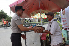 Polsek Lawang Kidul Bagikan Takjil