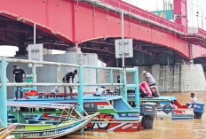 Cuaca Tak Menentu Ganggu Perjalanan Speedboat di Sungai Musi