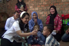 Wamen BKKBN Tinjau SPPG dan Salurkan langsung MBG ke Balita dan Ibu Menyusui di Palembang 