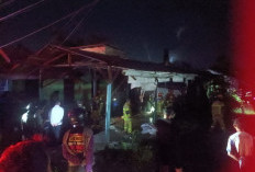 Rumah Sekaligus Tempat Steam Motor di Kalidoni Palembang Ludes Terbakar