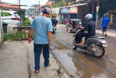 Warga Palembang Keluhkan Jalan Rusak di Simpang Sungki, Tak Ada Gorong-gorong dan Pipa Bocor
