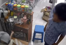 Aksi Pencurian Terekam CCTV, Handphone Pegawai Toko Aksesoris di Palembang Raib