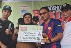 Sorak Warga Menggema! Mery Jadi Pemenang Umroh Gratis Holiday Angkasa Wisata di HUT Palembang Ke 1343