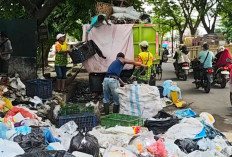 Sampah Berserakan Hingga ke Jalan Membuat Warga Kelurahan 3-4 Ulu Resah
