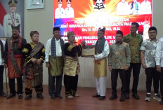 Wali Kota Palembang Ratu Dewa Terima Gelar Kehormatan Adat Minangkabau 'Sutan Malin Batuah' 