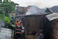 Rumah Warga di 30 Ilir Ludes Dilalap Api, Petugas Damkar Terhambat Akses Jalan Sempit