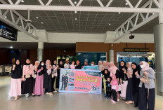 CEO Holiday Angkasa Wisata Umroh Private VIP Bersama kedua Putri nya Raisya dan Rania beserta Staff