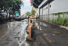 Baru Diperbaiki, Jalan di Bawah LRT Ampera Rusak